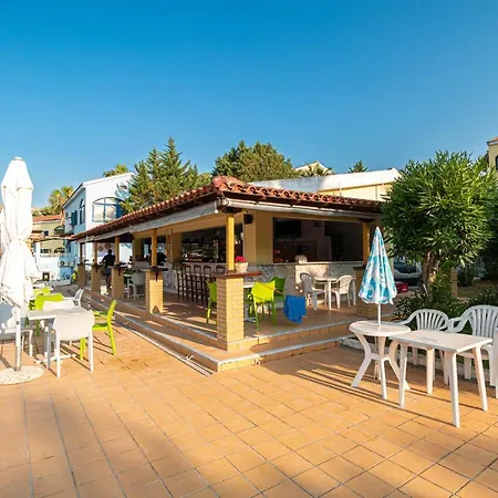 Govino Bay Bliss - Shared Pool Semesterbostad *