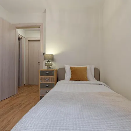 Govino Bay Bliss - Shared Pool Дом отдыха Danilia