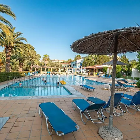 Govino Bay Bliss - Shared Pool 別荘 Danilia