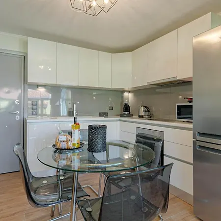 Govino Bay Bliss - Shared Pool Holiday home *