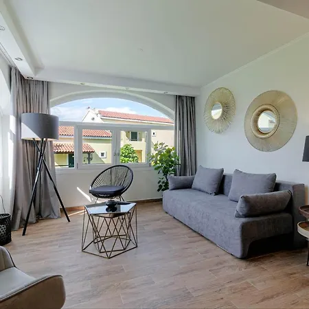 Govino Bay Bliss - Shared Pool Holiday home *