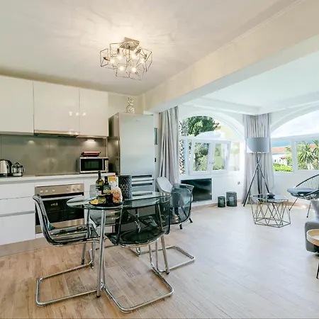 Govino Bay Bliss - Shared Pool Holiday home *