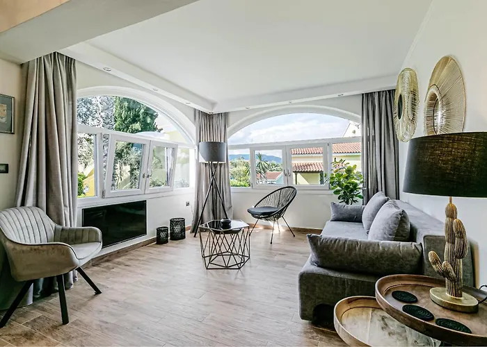 Govino Bay Bliss - Shared Pool בית נופש Danilia