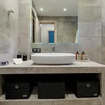 Feriehus Govino Bay Bliss - Shared Pool Danilia