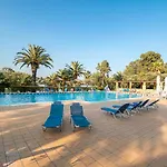 Govino Bay Bliss - Shared Pool Feriehus *