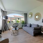Govino Bay Bliss - Shared Pool Feriehus *