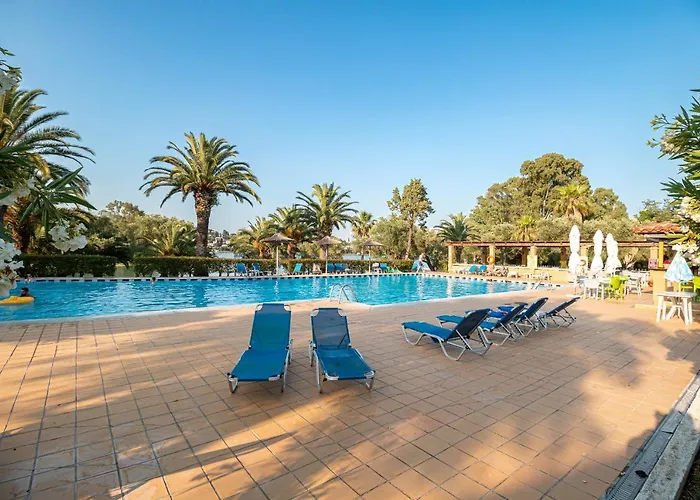 Govino Bay Bliss - Shared Pool Feriehus *